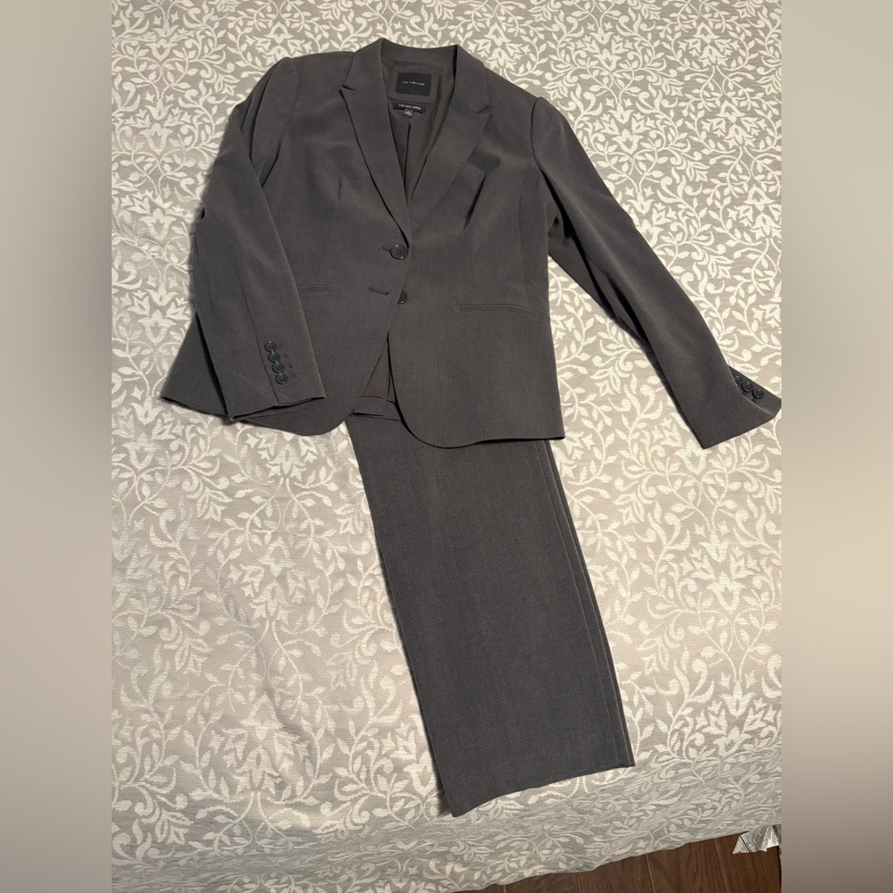 The Limited Charcoal Suit Set size 10